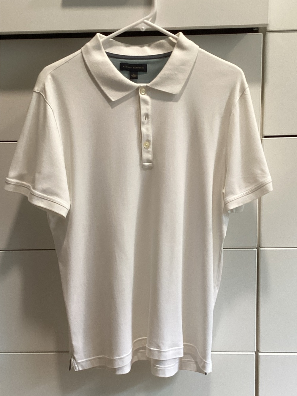 Banana Republic Men’s White Polo Shirt - Minimalist Short Sleeve